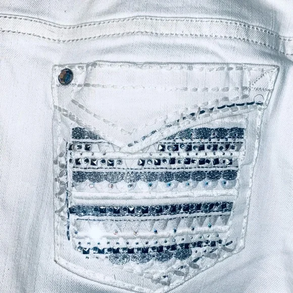 NWT Wallflower White Crop Jeans with Rhinestone Pockets - Sz 17 - Picture 9 of 11